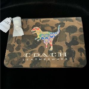 NWT COACH CANVAS CAMO WITH RAINBOW SIGNATURE REXY POUCH TURNLOCK 26 1366